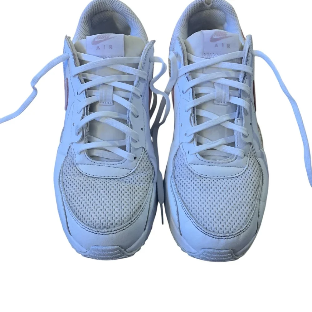 Nike Women's White and‎ Light Pink Sneakers